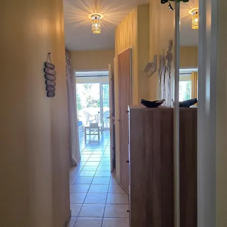 Apartment Jardin, Piscines, Wi-fi, Face *